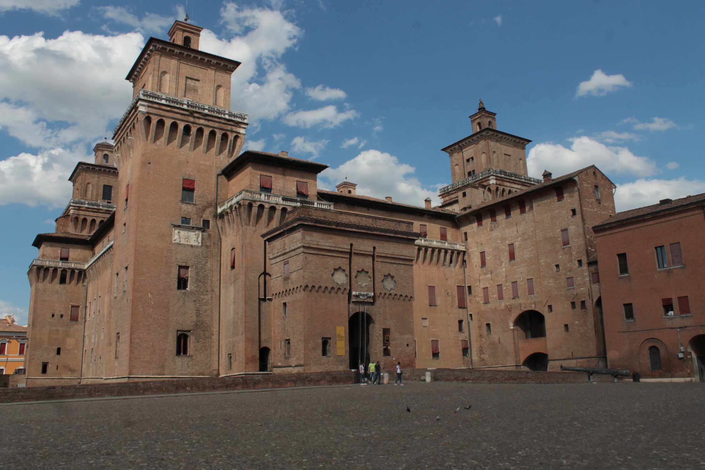 Ferrara-Castle.jpg