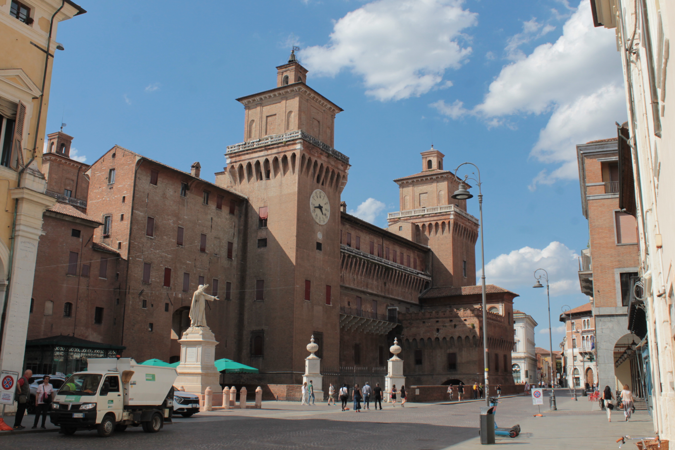 Ferrara Schloss - Ferrara Castle - castello Ferrara