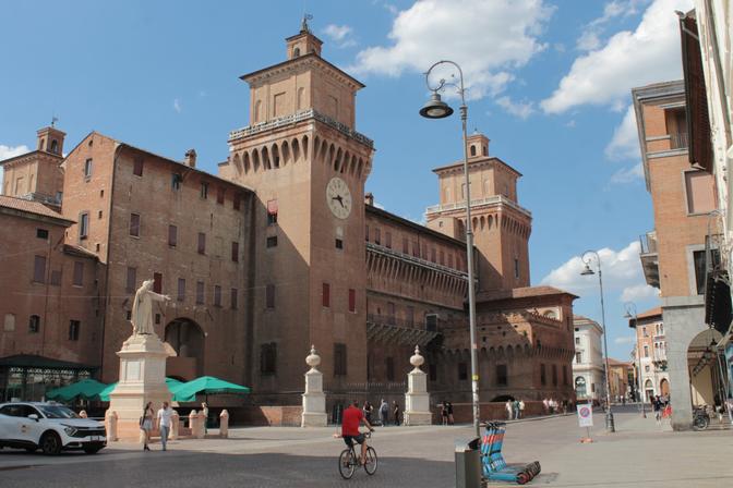 Ferrara-Castel